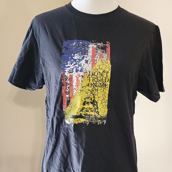 DON'T TREAD ON ME T-shirt Size Medium Unisex New Without Tags - Picture 1 of 6